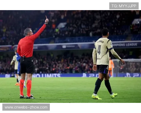 切尔西vs巴萨：阿劳霍两黄变一红，巴萨少一人应战